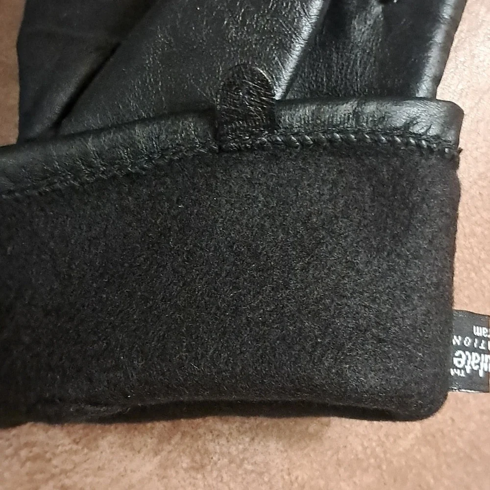 Womwn Black Leather Gloves Size M Outdoor Classic Fitted Warm Preowned